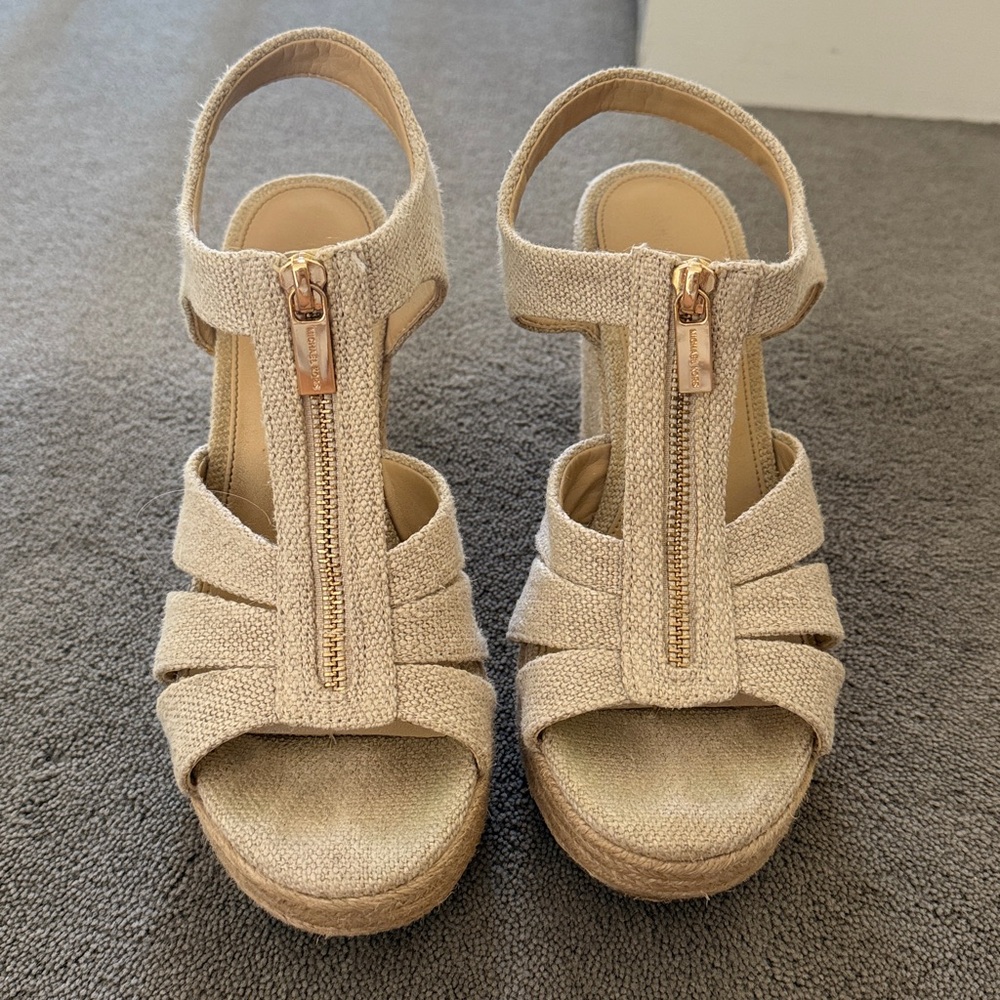 Michael Kors Crème Wedges - Picture 2 of 10